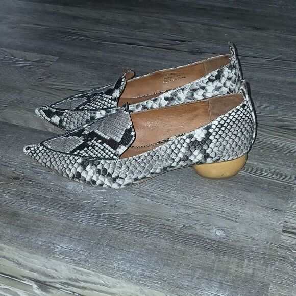 Jeffrey Campbell Viona snakeskin leather pointed toe loafers Sz 7 EUC - Picture 3 of 9
